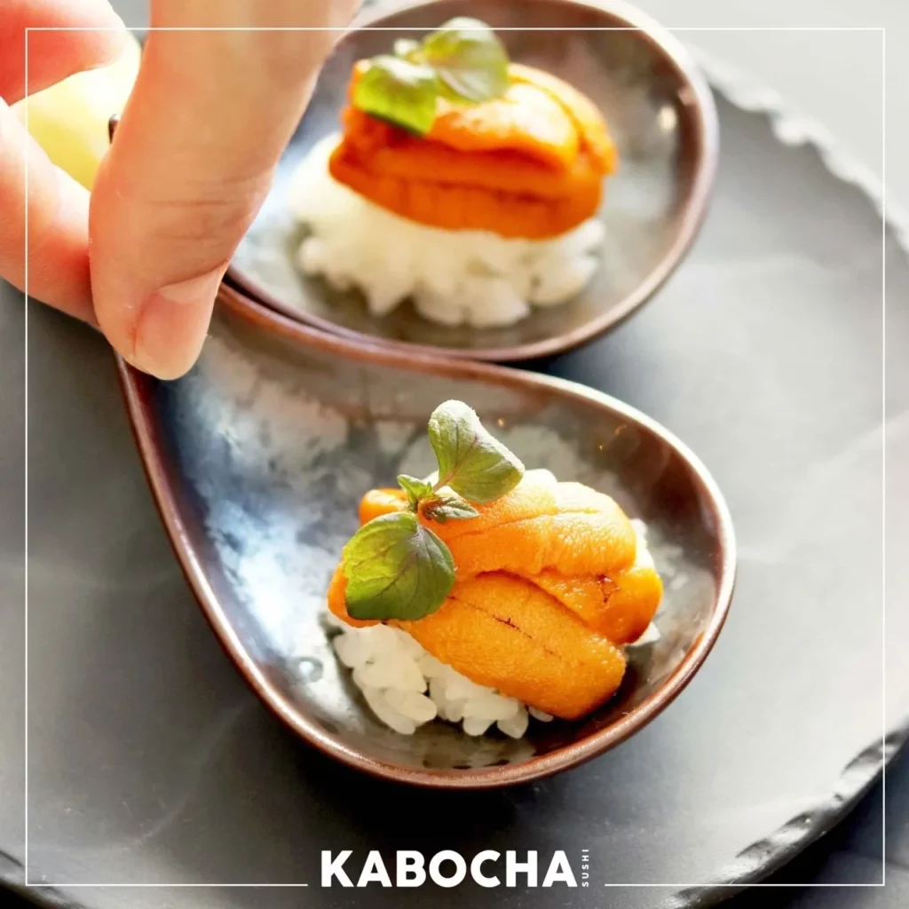 อูนิ วิธีแกะหอยเม่น จาก ร้านอาหารญี่ปุ่น kabocha sushi delivery