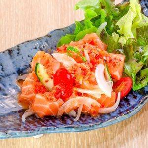 Salmon Tataki Salad
