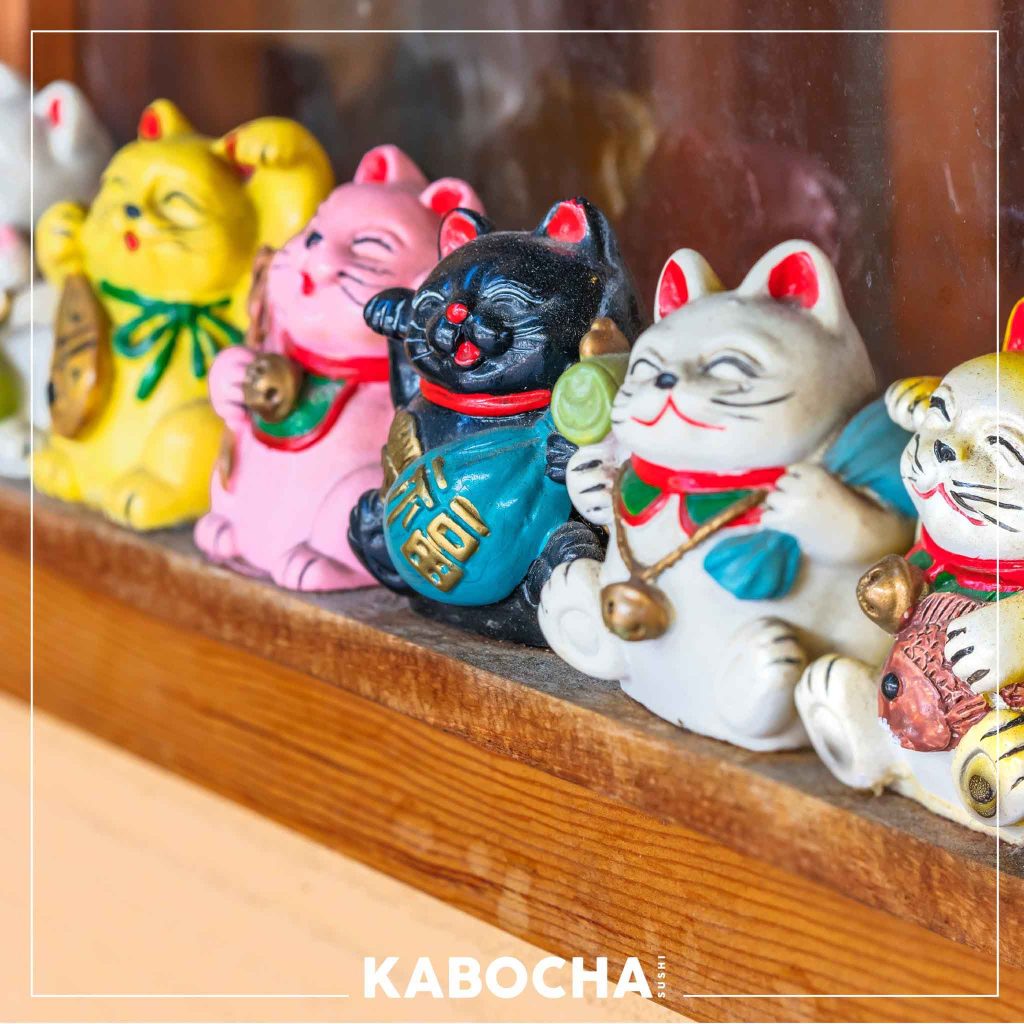 มาเนกิเนะโกะ แมวนำโชคญี่ปุ่น ที่ สายมู จะต้องรู้ เป็น แมวญี่ปุ่น หรือไม่ โดย kabocha sushi delivery