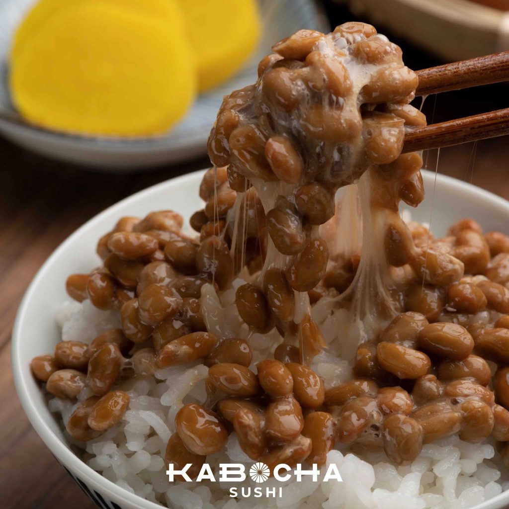 อาหารญี่ปุ่น นัตโตะ คือ ถั่วเน่า ซึ่งเป็น ถั่วญี่ปุ่น ชนิดหนึ่ง ใน ญี่ปุ่น โดย kabacha delivery